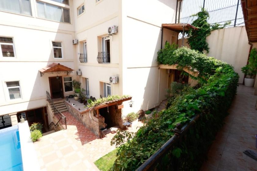 East Legend Hotel baku - inner courtyard