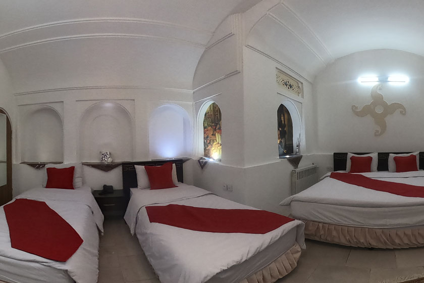 هتل سنتی رویای قدیم یزد - اتاق چهار تخته پایین