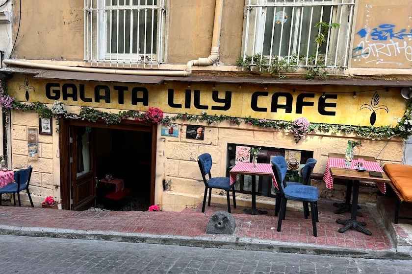 کافه رستوران گالاتا لیلی . منبع عکس: گوگل مپ. عکاس: Massimo De Palo