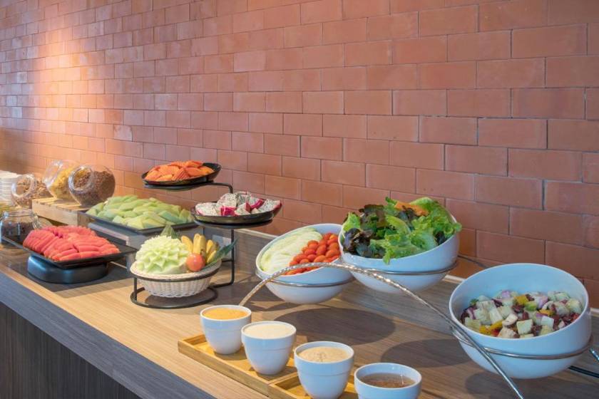 Travelodge Pattaya - food and drink