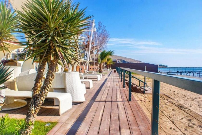 The Crescent Beach Hotel baku - beach