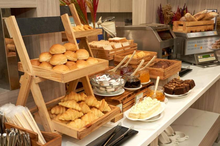 Altera Hotel and Residence - breakfast