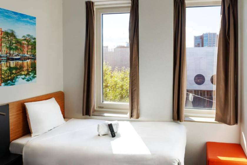 easyHotel Amsterdam Arena Boulevard - Twin Room