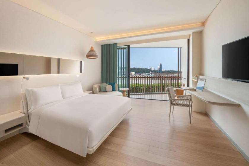 Hilton Pattaya - Deluxe King Room - Ocean View