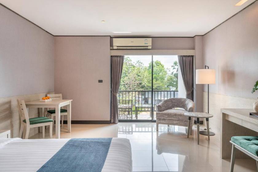 Manhattan Pattaya Hotel - SHA Extra Plus - Deluxe Double or Twin Room