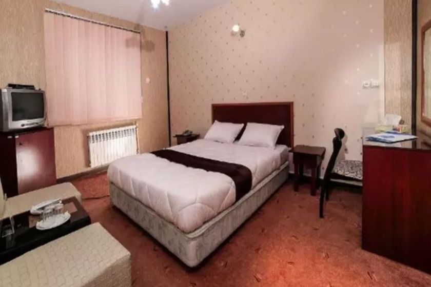 هتل جهانگردی علیصدر همدان - اتاق دو تخته