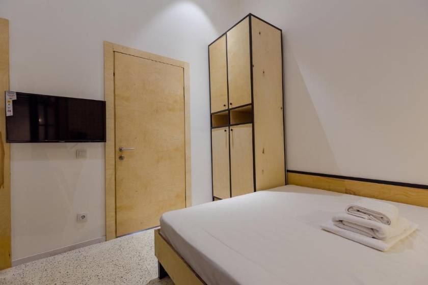 Back2ME - Family Room with Private Bathroom