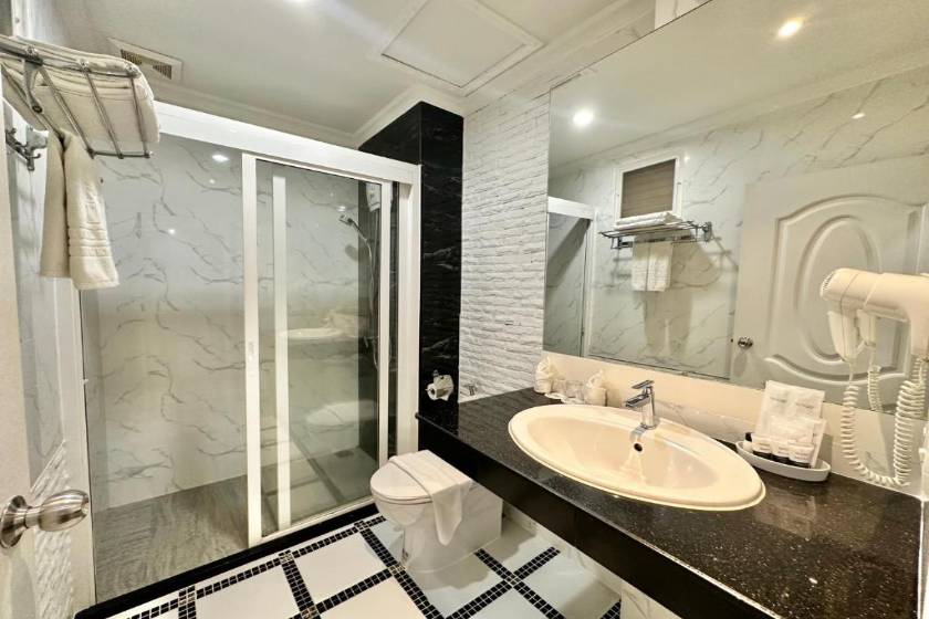 KTK Pattaya Hotel & Residence - Deluxe Suite Twin