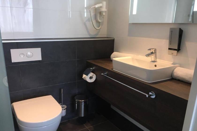 Joy Hotel - Deluxe Queen Room