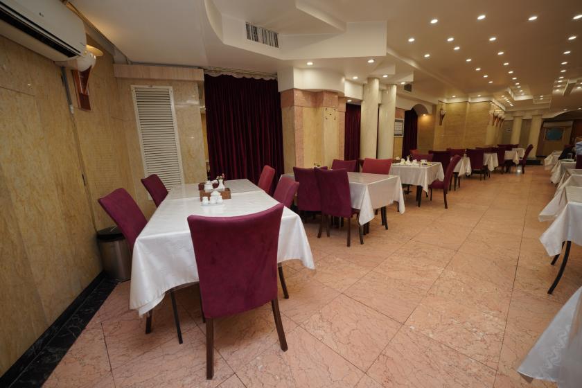 هتل آپارتمان ایوان 3 (احسان) مشهد - رستوران