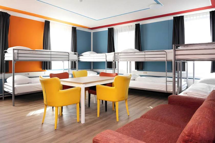 Amsterdam Teleport Hotel - Budget 8-Person Studio with Private External Bathroom