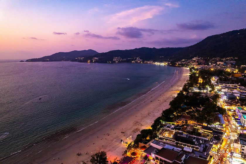 ساحل پاتونگ. منبع عکس: وبسایت andamanbeachhotelphuket.com. عکاس: نامشخص
