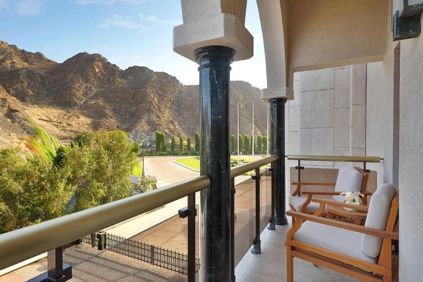 Al Bustan Palace, a Ritz-Carlton Hotel Muscat - Deluxe King Mountain View, Guest room