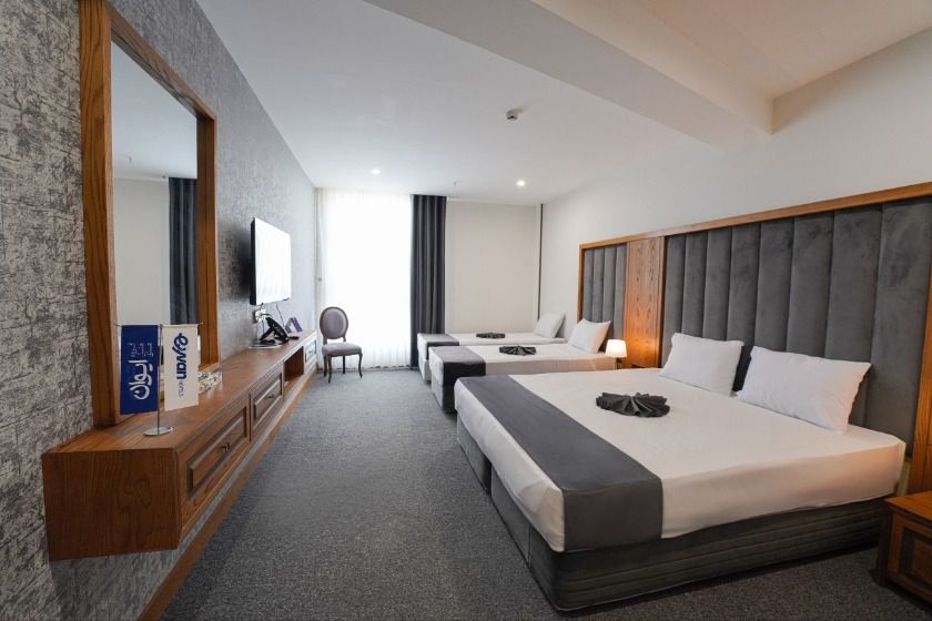 هتل ایوان 2 (فدائی) مشهد - اتاق چهار تخته (دبل + سینگل)