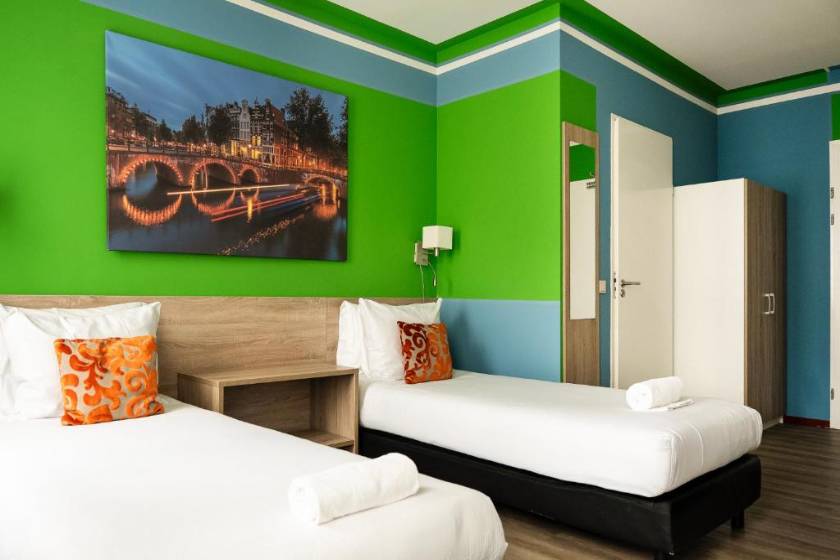 Amsterdam Teleport Hotel - Twin Studio