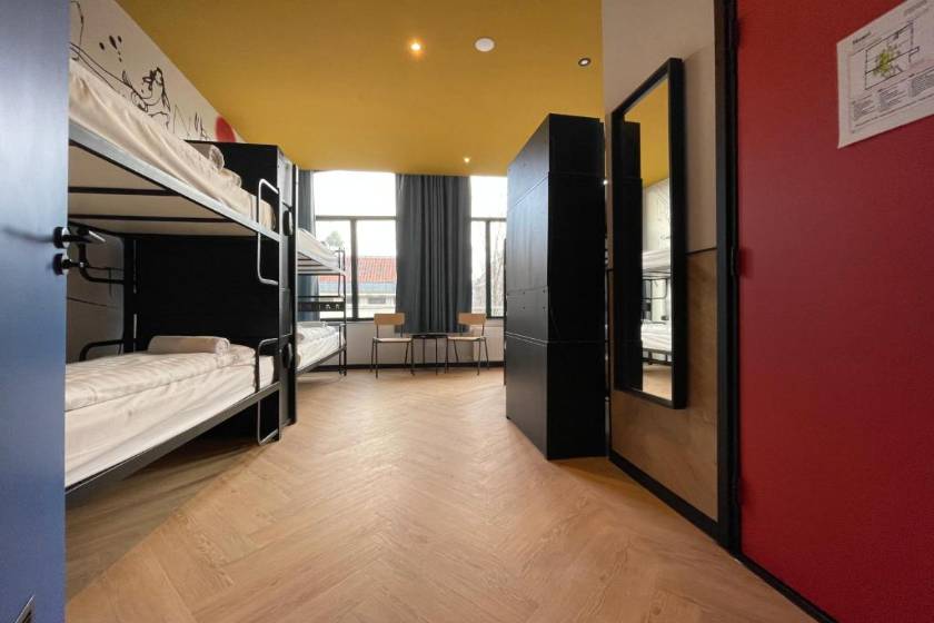 Heart of Amsterdam Hostel - Private Room (8 Adults)