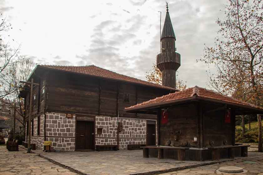 مسجد آلتینکوی آنکارا . منبع عکس: گوگل مپ. عکاس: Baris Ceker