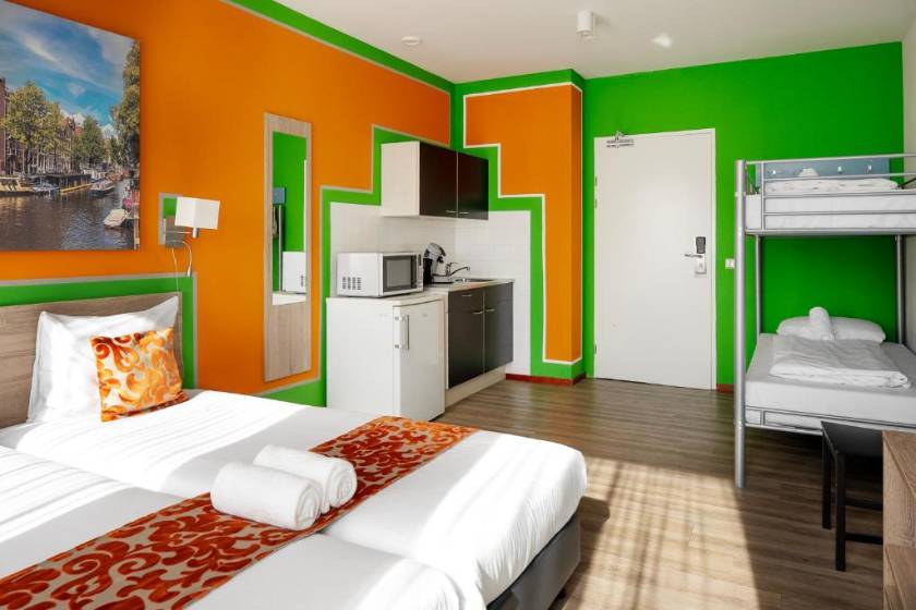 Amsterdam Teleport Hotel - 4-Person Studio with Private External Bathroom
