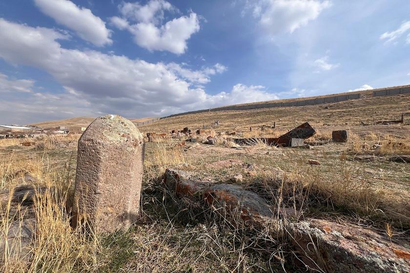 گورستان پینه شلوار تبریز. منبع عکس: گوگل‌مپ. عکاس: رامین ستاری