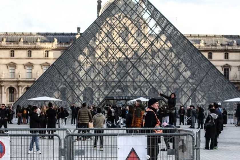 بدبیاری تازه در لوور