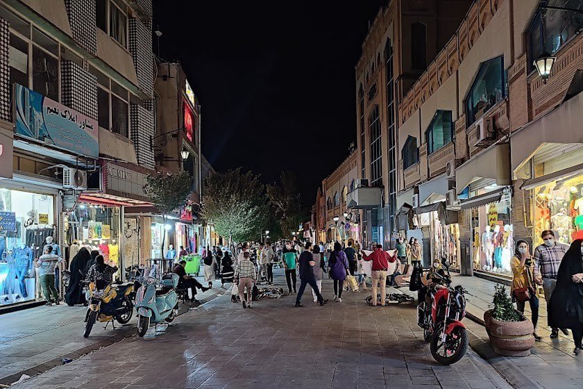 خیابان سنگ فرش تربیت. منبع عکس: گوگل مپ. عکاس:  Mohamad Reza Azari