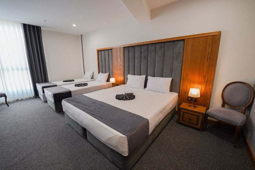 هتل ایوان 2 (فدائی) مشهد - اتاق چهار تخته (دبل + سینگل)