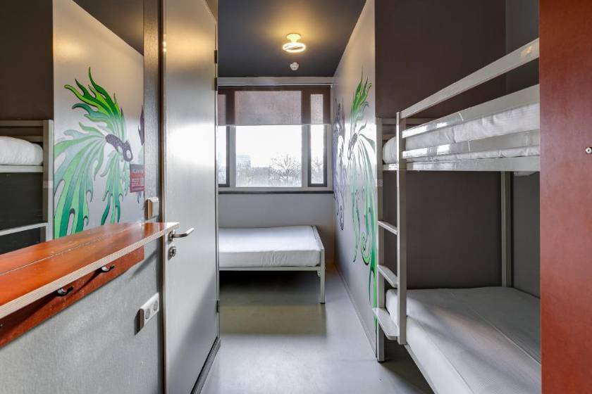 ClinkNOORD Hostel - Private quadruple room with attached bathroom
