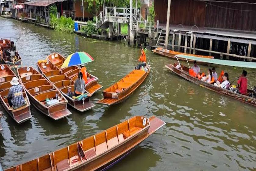 بازار شناور تایلند. منبع عکس: گوگل مپ. عکاس: Fabrizio Masini