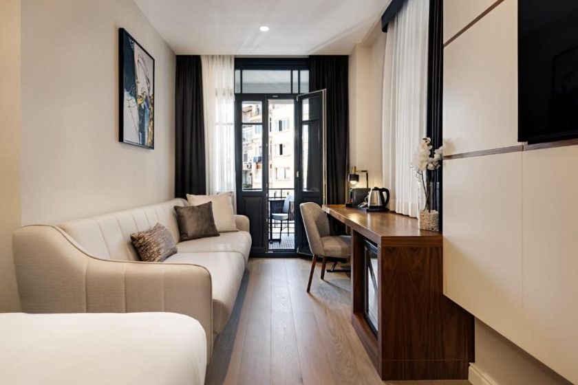 Gleam Collection Hotel Istanbul - Suite with Balcony