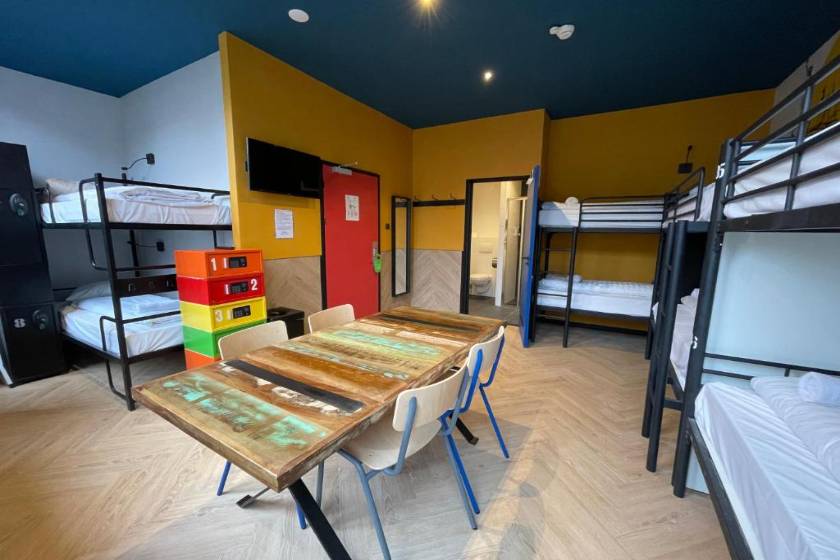 Heart of Amsterdam Hostel - Private Room (8 Adults)