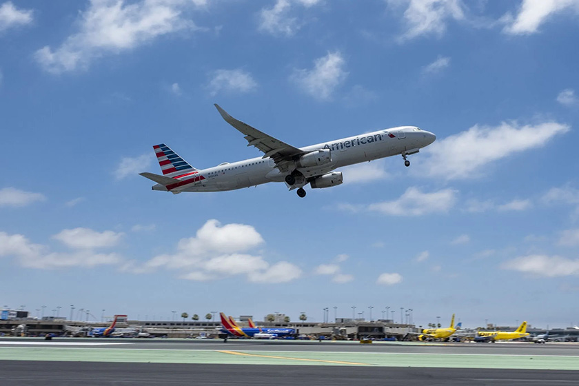 هواپیما در حال بلند شدن. منبع عکس: وبسایت san.org. عکاس: نامشخص