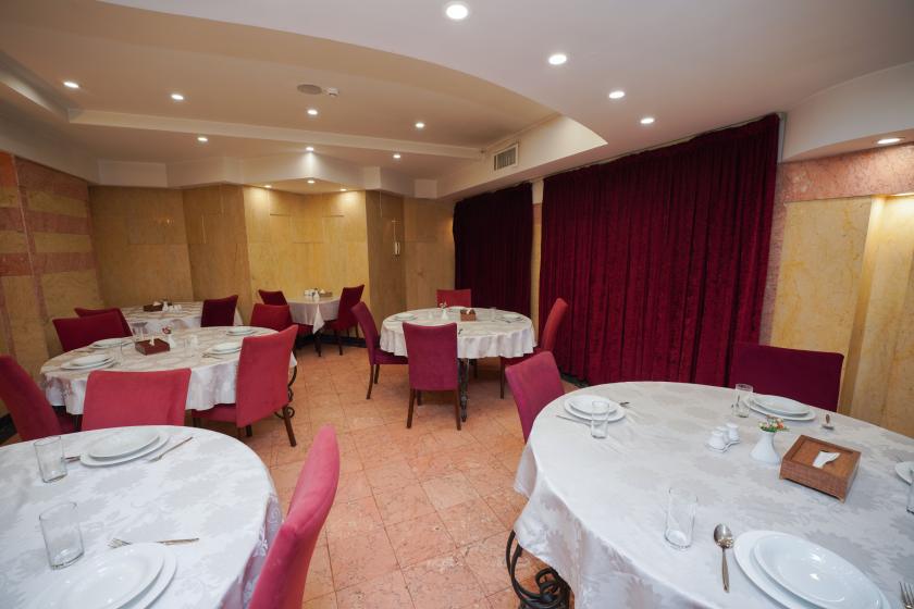 هتل آپارتمان ایوان 3 (احسان) مشهد - رستوران