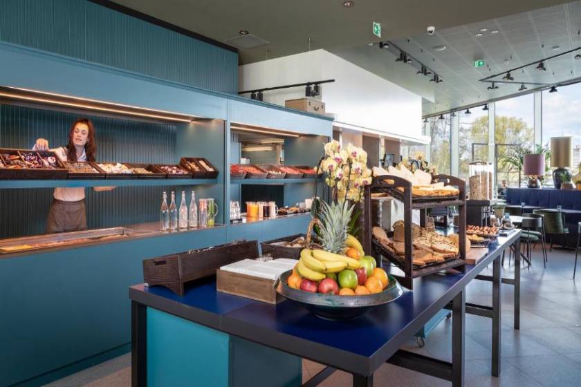 Olympic Hotel - food and drink