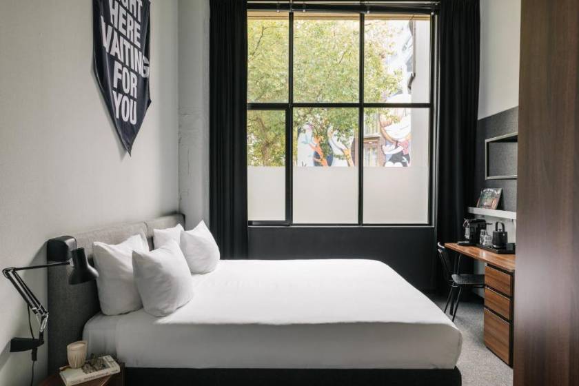 The Social Hub Amsterdam City - Deluxe King Room