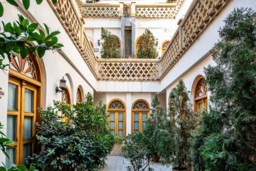 اقامتگاه سنتی قصر منشی اصفهان - نما