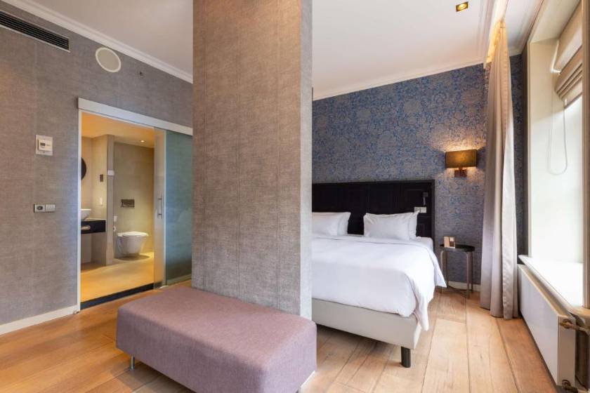 Radisson Blu Hotel, Amsterdam City Center - Ruyschen Suite with Canal View