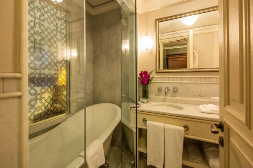 Pera Palace Hotel Istanbul - Deluxe Golden Horn Side Room King