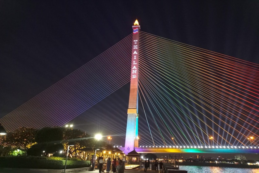 پل رامای هشتم بانکوک . منبع عکس: گوگل‌مپ. عکاس: نامشخص