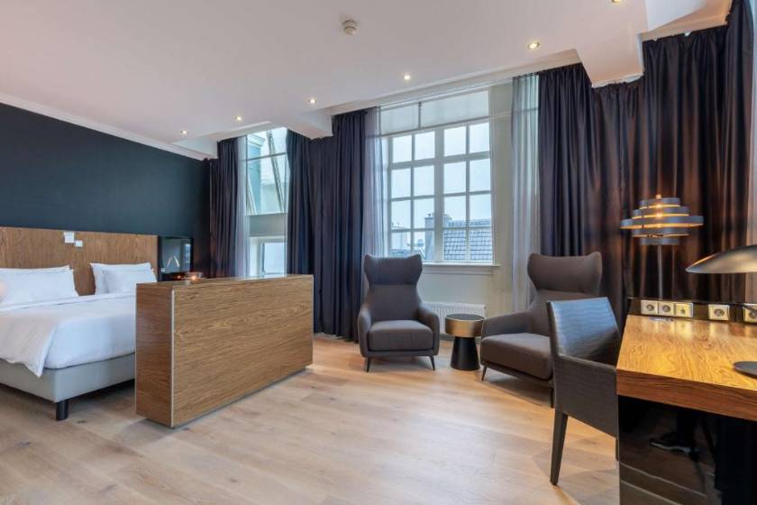 Radisson Blu Hotel, Amsterdam City Center - New Amsterdam Suite with Canal View