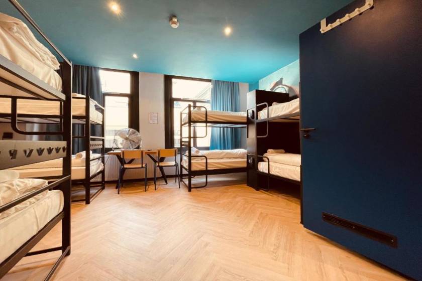 Heart of Amsterdam Hostel - Private Room (8 Adults)