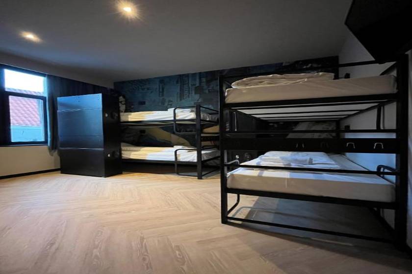 Heart of Amsterdam Hostel - Private Room (8 Adults)