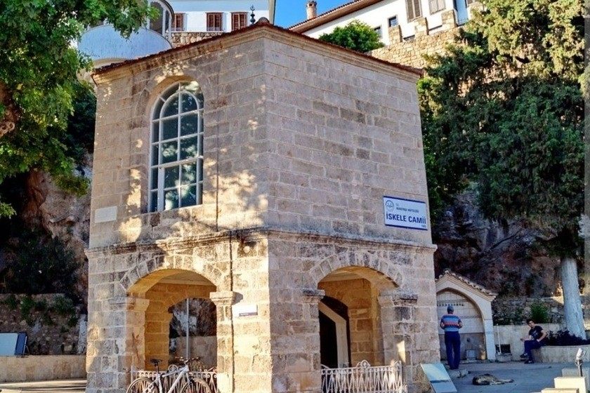 مسجد اسکله آنتالیا. منبع عکس: گوگل مپ. عکاس: Fatma Oner