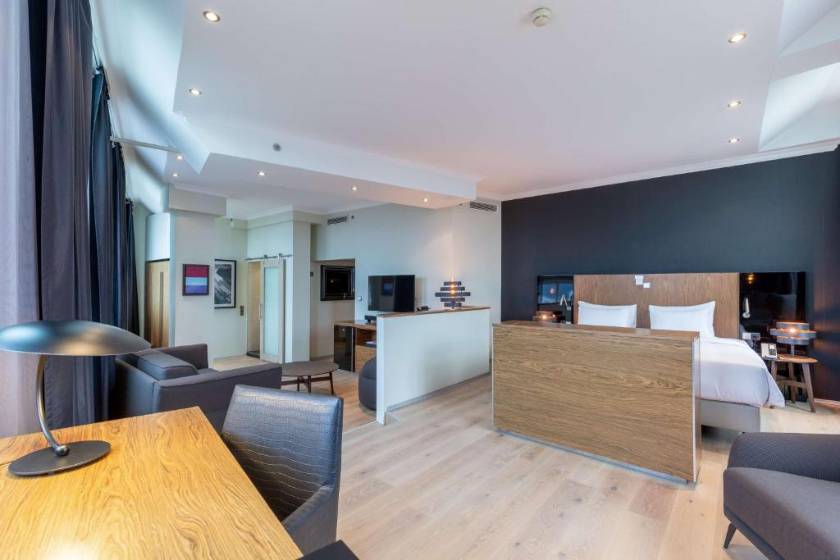 Radisson Blu Hotel, Amsterdam City Center - New Amsterdam Suite with Canal View