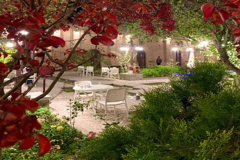 هتل بوتیک قهرمانی قزوین - محوطه