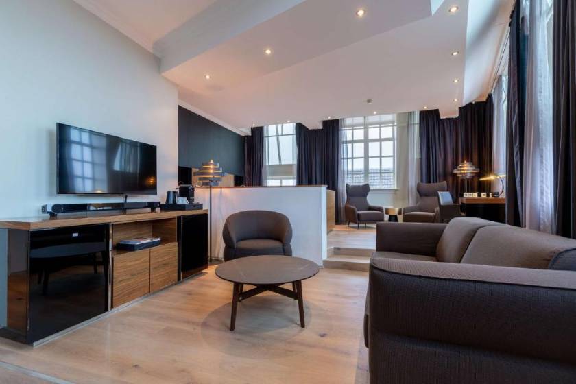 Radisson Blu Hotel, Amsterdam City Center - New Amsterdam Suite with Canal View