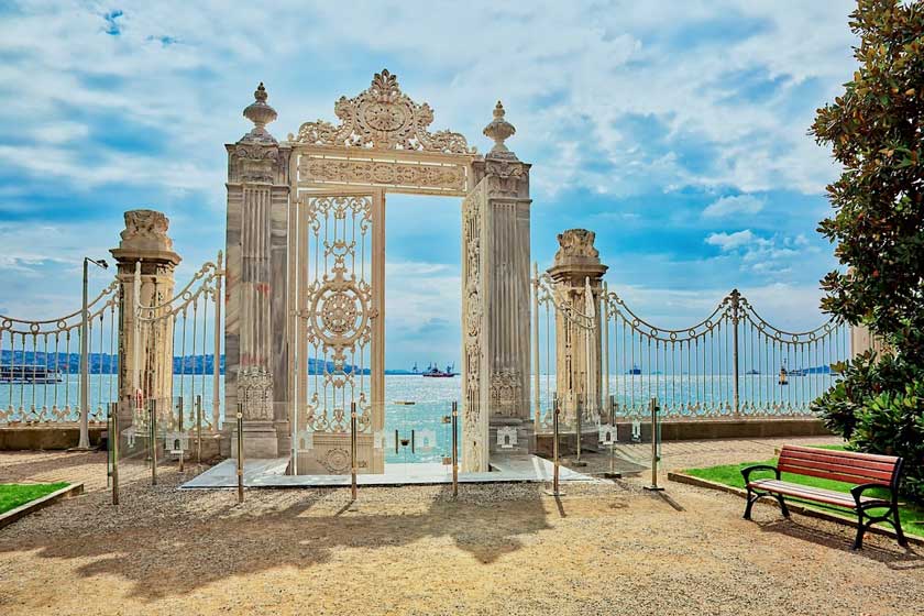 کاخ دولما باغچه (Dolmabahce Palace)