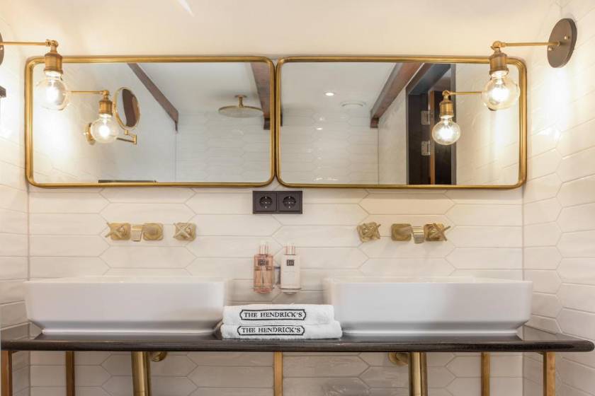 The Hendrick's Hotel - Deluxe Twin Room