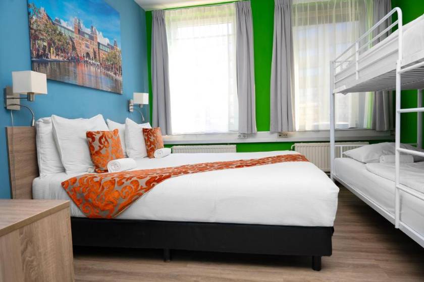 Amsterdam Teleport Hotel - Family Studio