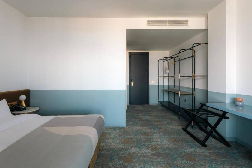 Castor & Pollux Hotel - Deluxe Twin Room with City View