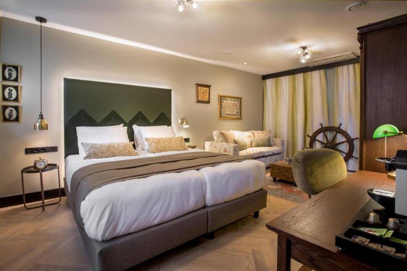 The Hendrick's Hotel - Deluxe Twin Room